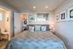 The Perfect Wave, Master King Bedroom w/ NEW Washer & Dryer in Unit